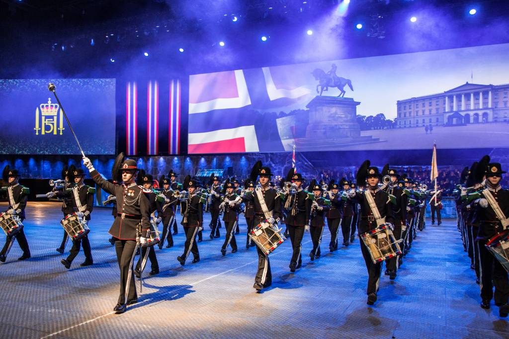 Gardister fra Hans Majestet Kongens Gardes 3. Gardekompani deltar på Norsk Militær Tattoo
//
Guardsmen from HMKGs 3rd Guard Company participating in the Norwegian Military tattoo