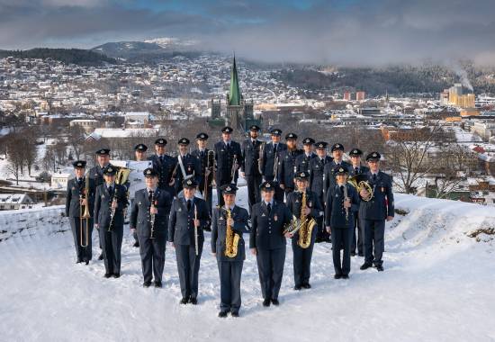 Luftforsvarets musikkorps 2020 foran Nidarosdomen
