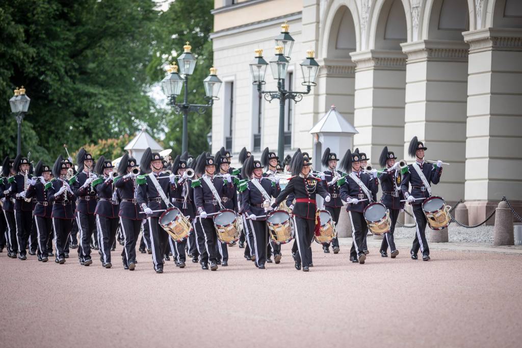 Hans Majestet Kongens Gardes 3. gardekompani på Slottsplassen.